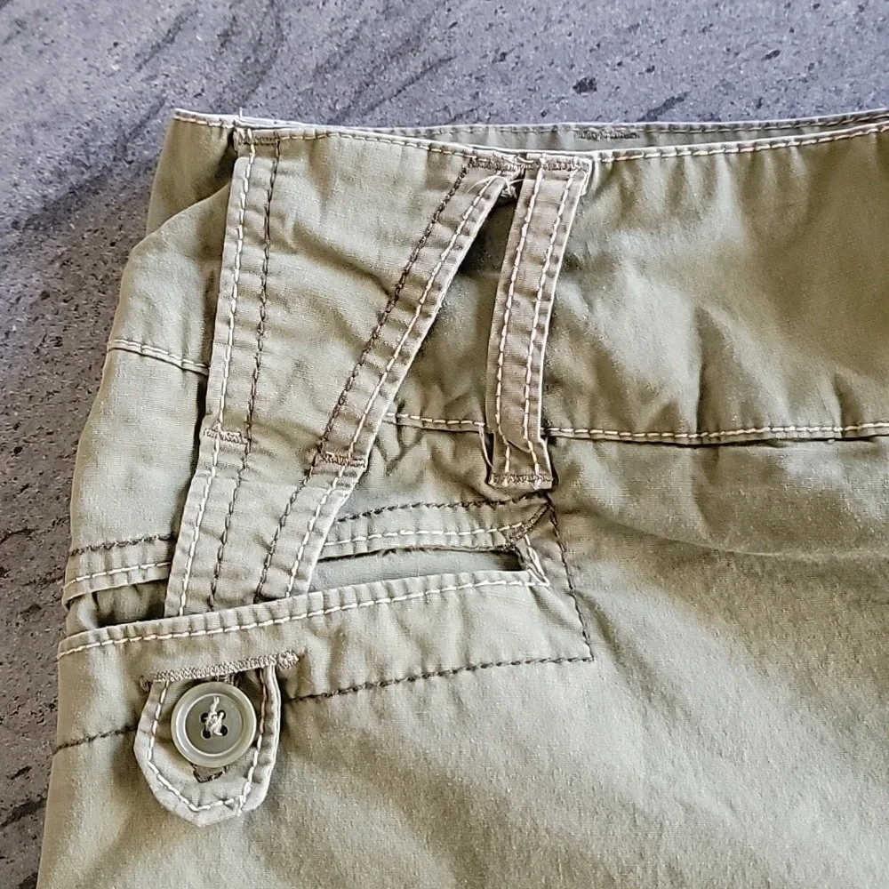 LANE BRYANT Shorts w/ Stylish Belt Loop Design Green size 16 - Picture 2 of 12